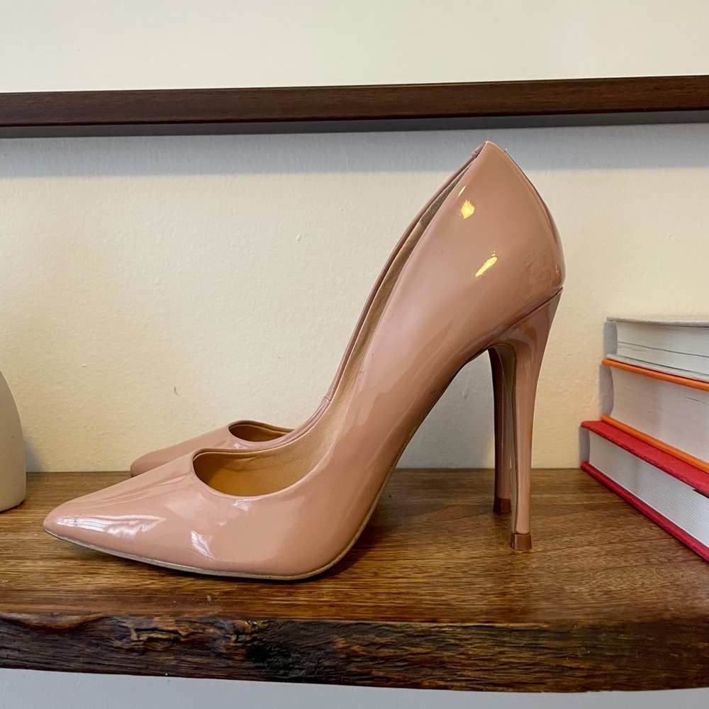 Steve Madden nude pump! Only worn 3x.